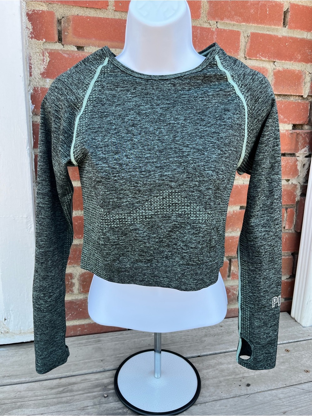 PINK Victoria's Secret Heathered Dark Gray Cropped Pullover with Mint Stitching